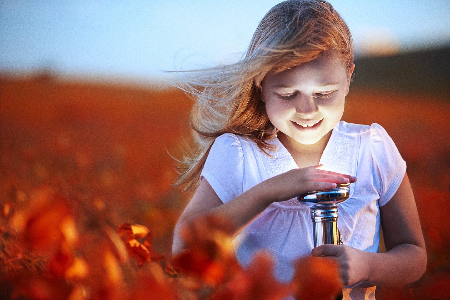 Girl-w-flashlight-in-poppies